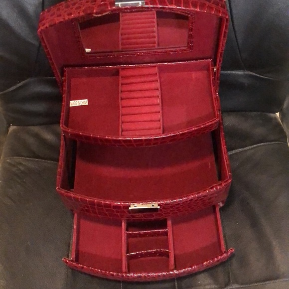 Vintage Jewelry/Music Box 3 Tier Drawers & Mirror Crocodile Pattern Red - Picture 8 of 16